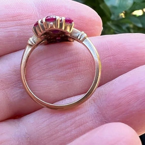 VINTAGE ART DECO SOLID 10K YELLOW GOLD SYNTHETIC RUBY CLUSTER COCKTAIL RING - Picture 8 of 16